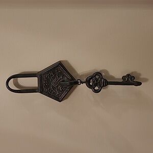 DECORATIVE Antique Style Heavy Cast Iron Hook with Hanging Key